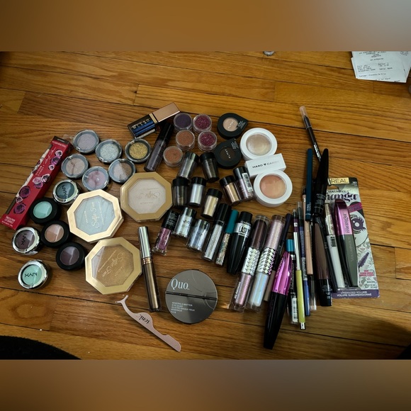 Make up bundle - Picture 1 of 8